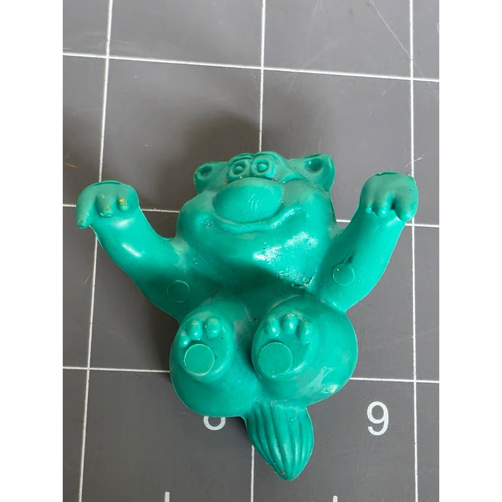 Vintage Green Rubber Raccoon Cereal Bowl Hanger Collectible 2.5 Inch